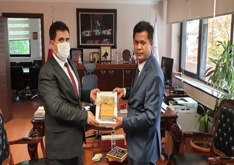Mission donates books on Sri Lanka to the National Library of Turkey