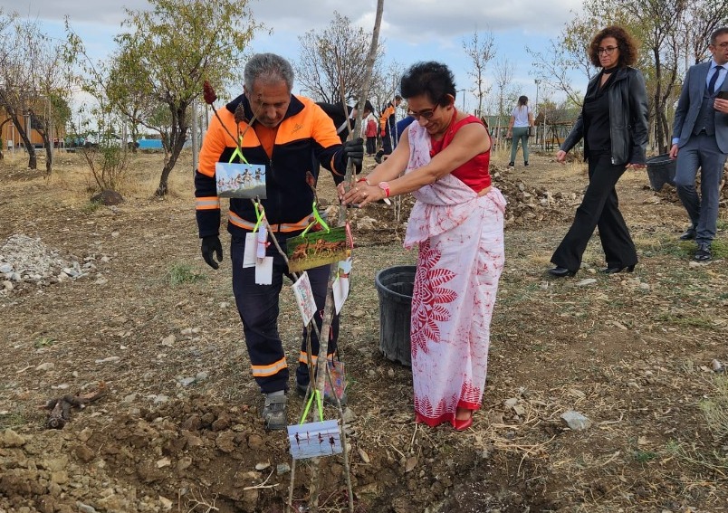 At the Republic Park in Çankaya Municipality, Ambassador of Sri Lanka planted a Smac tree (Latin: Rhus coriaria L.) celebrating the 100th anniversary of establishment of the Turkish Republic