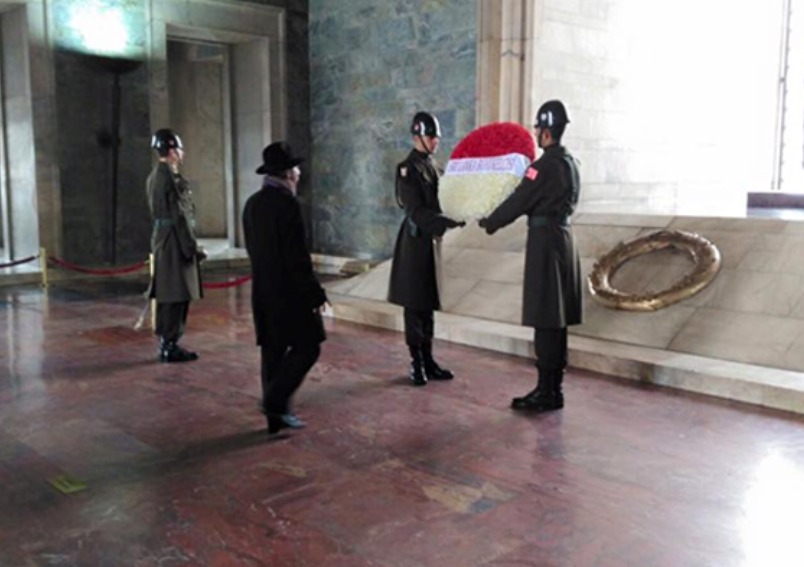 The Ambassador paying homage to the tomb of the father of the Turkish Republic