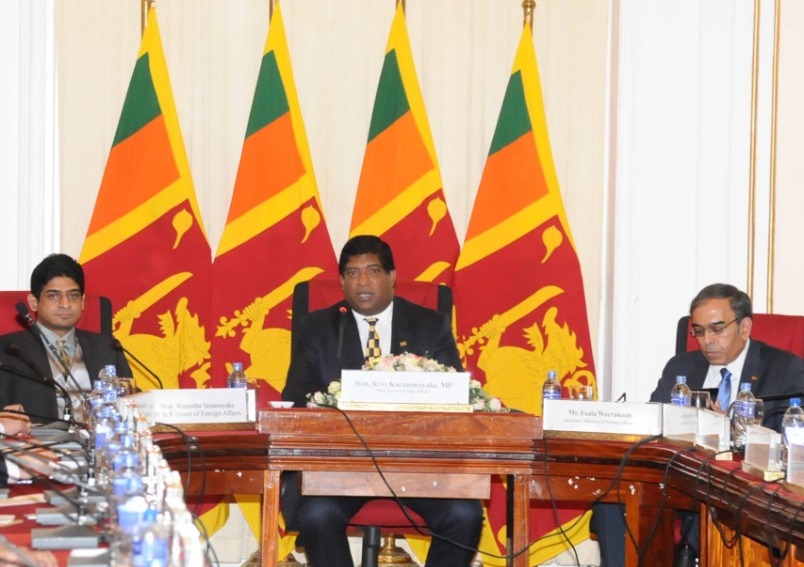 Foreign Minister Karunanayake briefs Diplomatic Corps