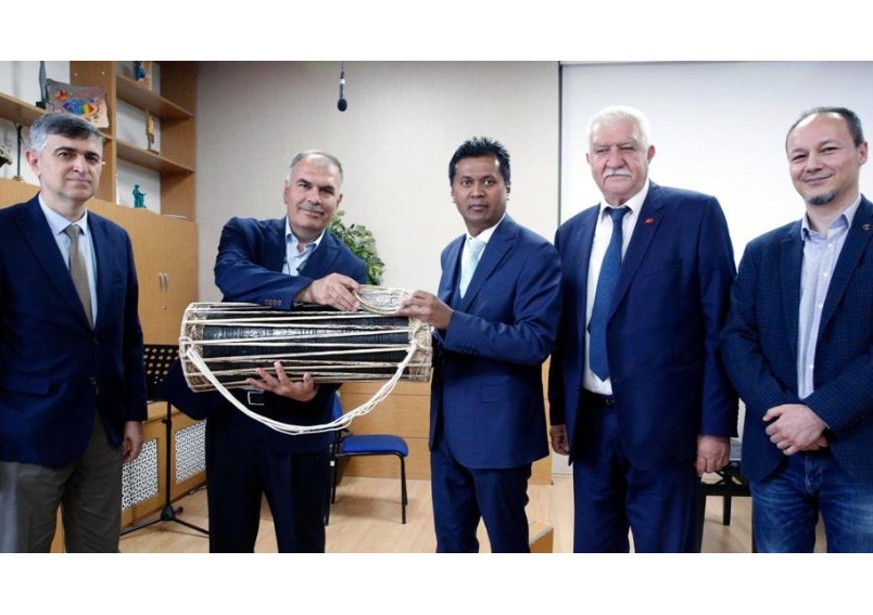 Ambassador handed over Sri Lankan Drum ”Yak Beraya” and ”Silambu” to the “Afyon Kocatepe University (AKU) State Conservatory İbrahim Alimoğlu Music Museum”